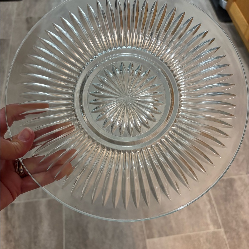 Vintage KIG Indonesia Clear Sunburst 10’ glass plate set of 6. Nice set - Picture 4 of 5